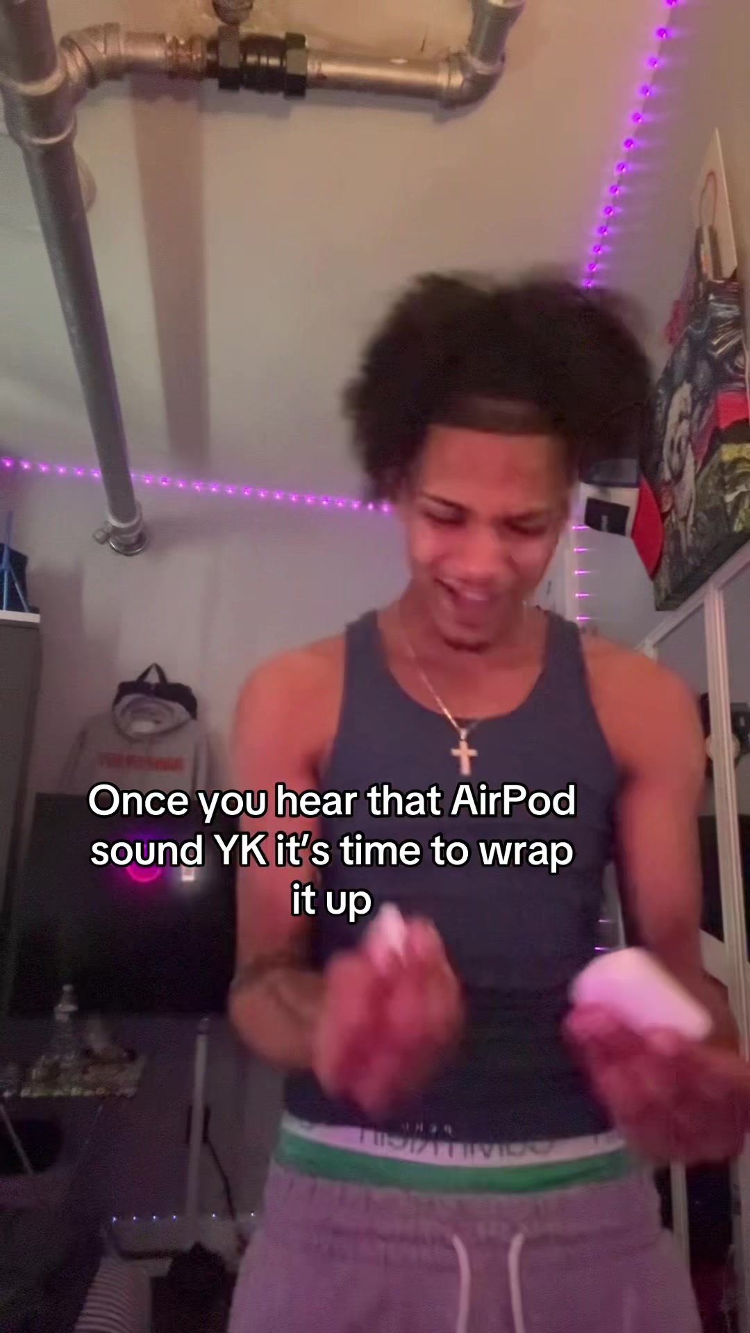 @astackzzz_
