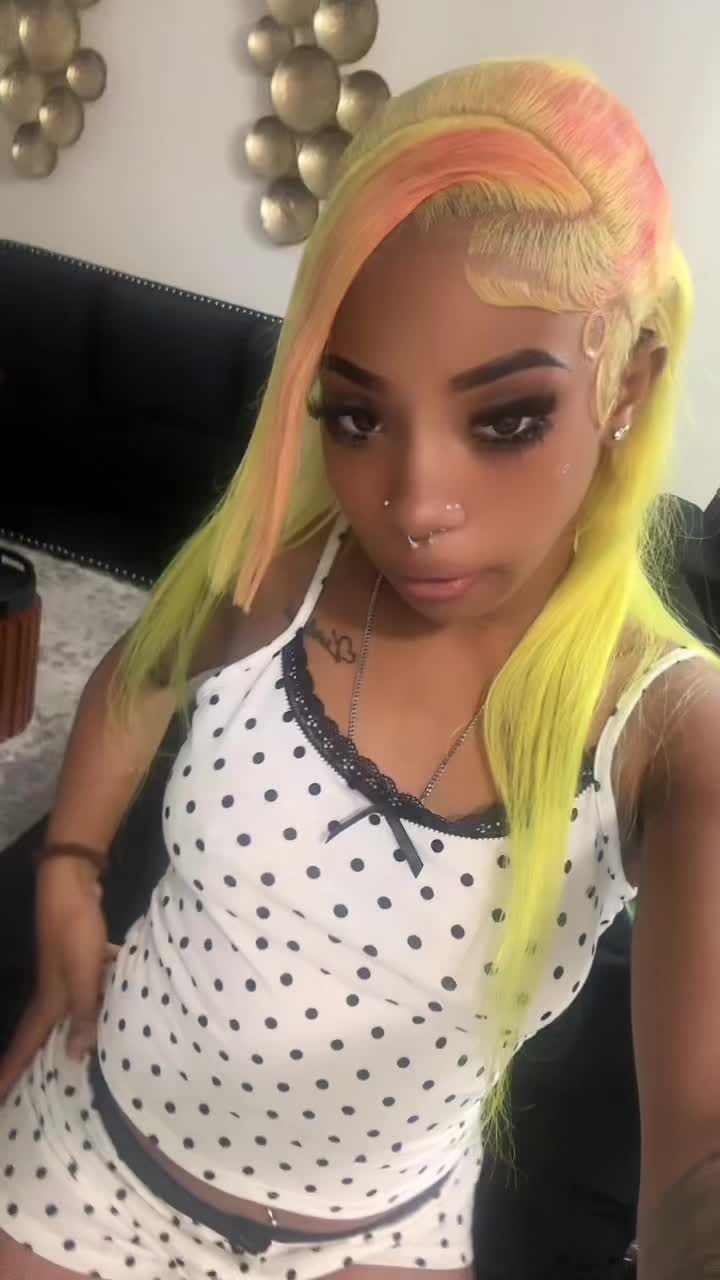 @👩🏽&zwj;❤️&zwj;💋&zwj;👩🏽