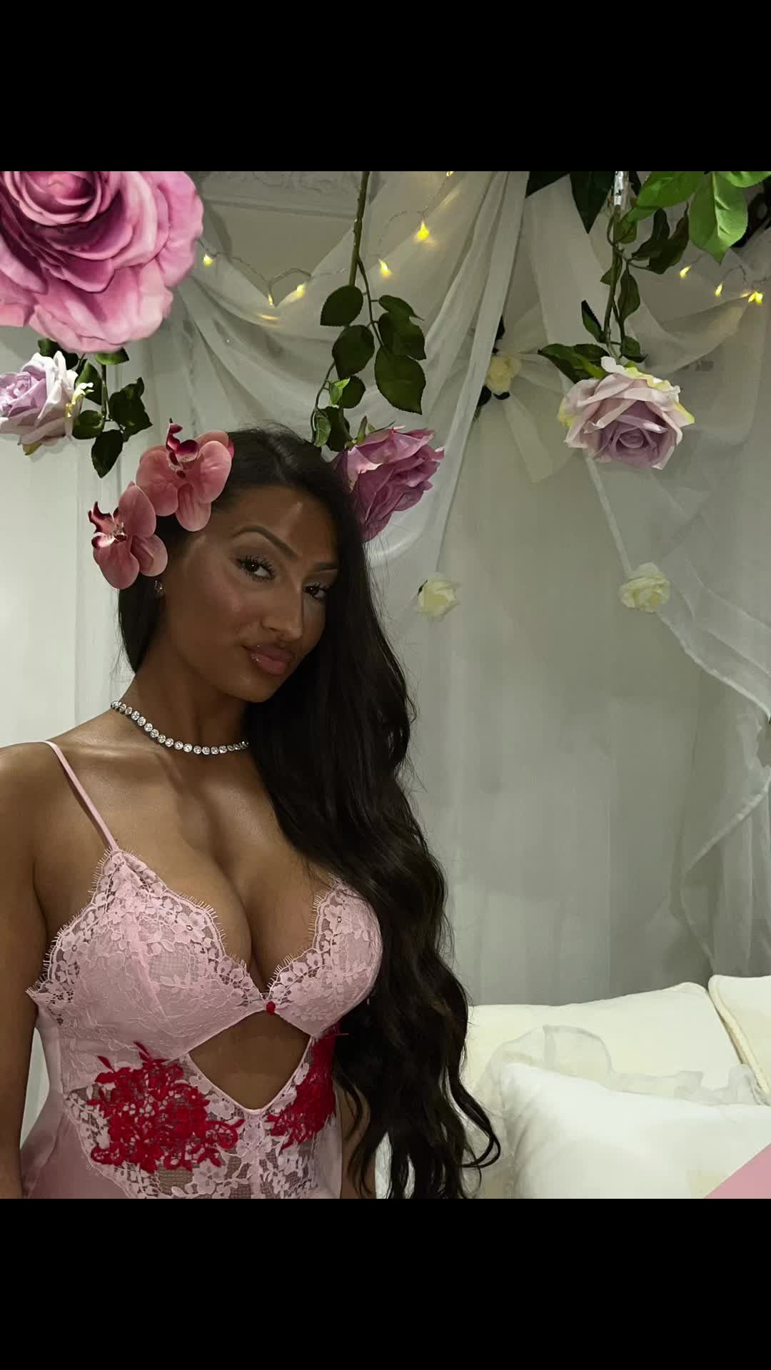 @Aroa.nv