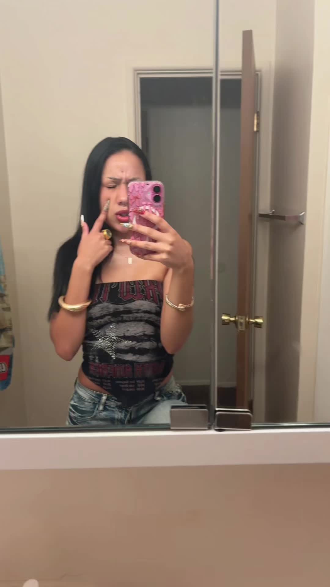 @wholelottalili