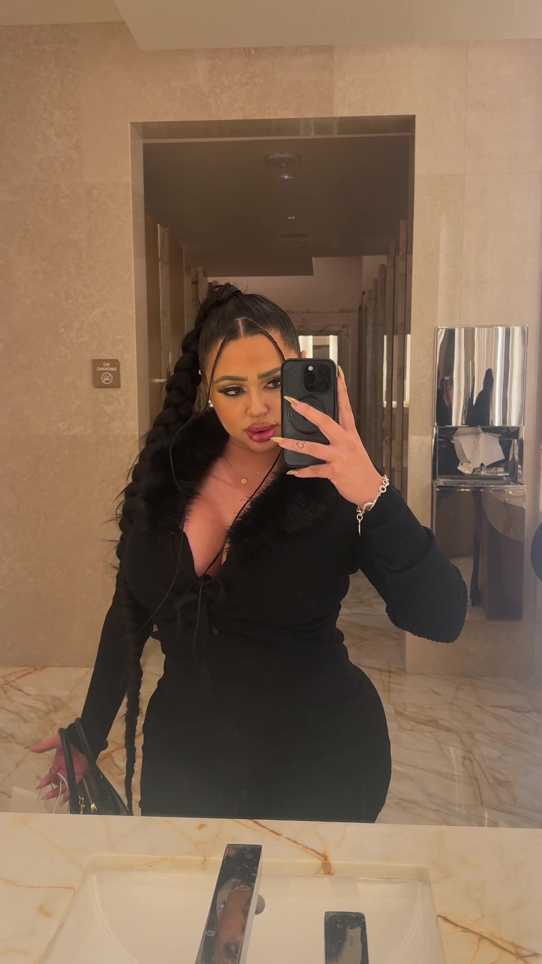 @zoeyfoxxofficial