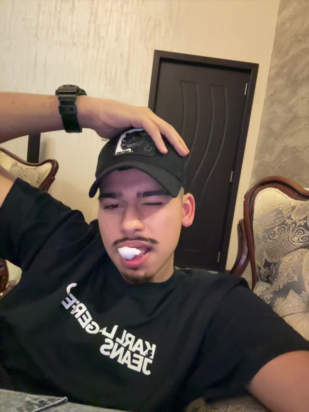 @𝙰𝚗𝚝𝚘𝚗𝚒𝚘_𝚅𝚊𝚜𝚒𝚕𝚎𝚠