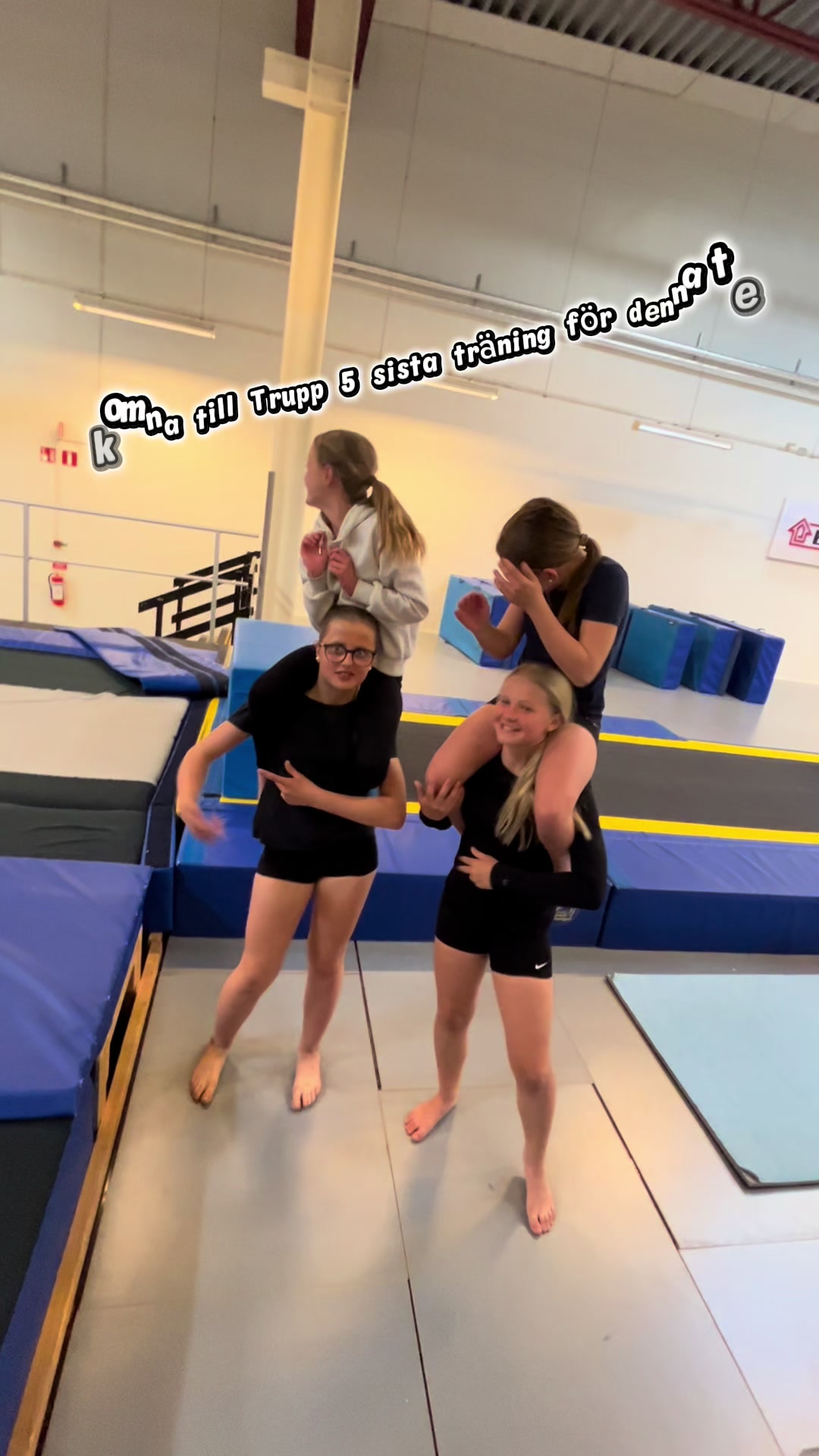 @Trupp 5💙🤍