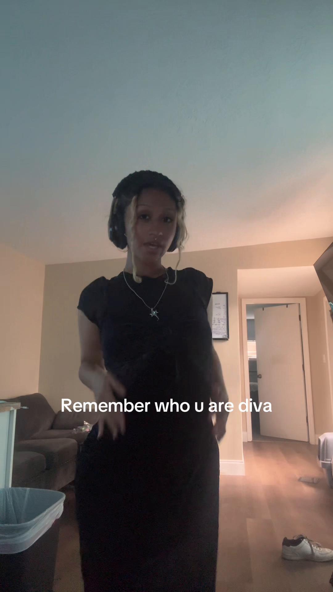 @♀🐚🫧🦢⁷⁷⁷🪞☁️🧿 ☥ 💌 🕷️✧