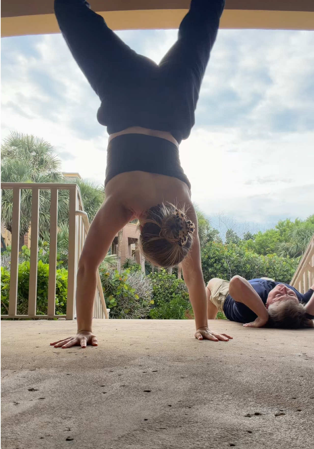 @Caitcolllins