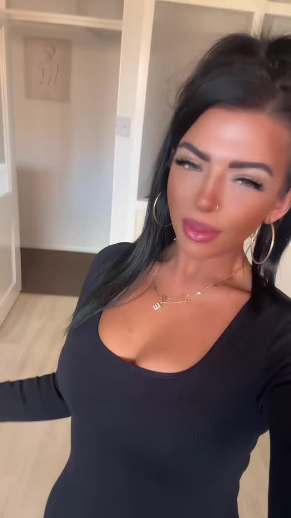 @𝓔 𝓫 𝓸 𝓷 𝔂 🍒