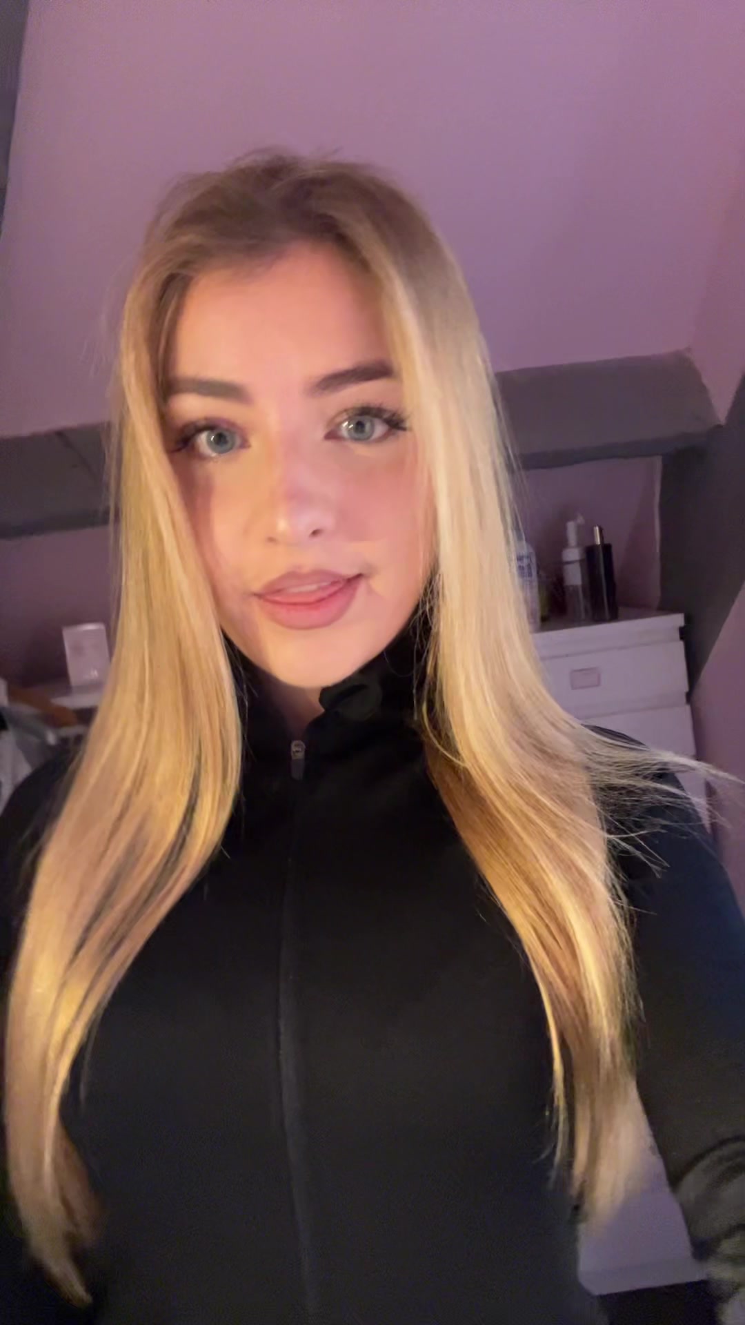 @𝐀𝐥𝐢𝐱_𝐥𝐜𝐳