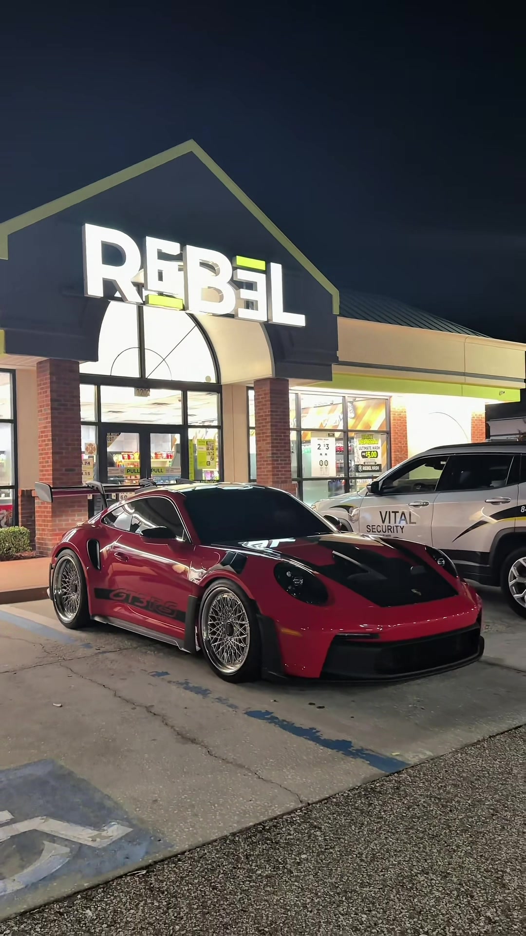 @supercarvicky