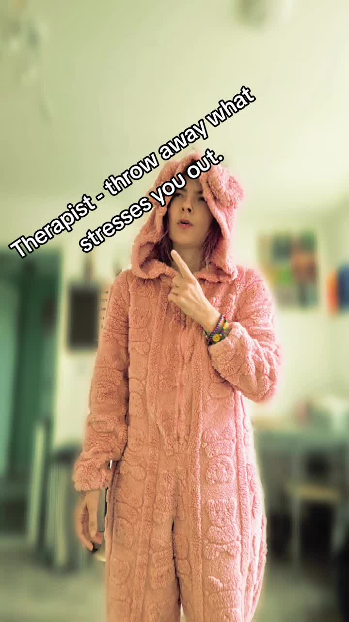 @Adora