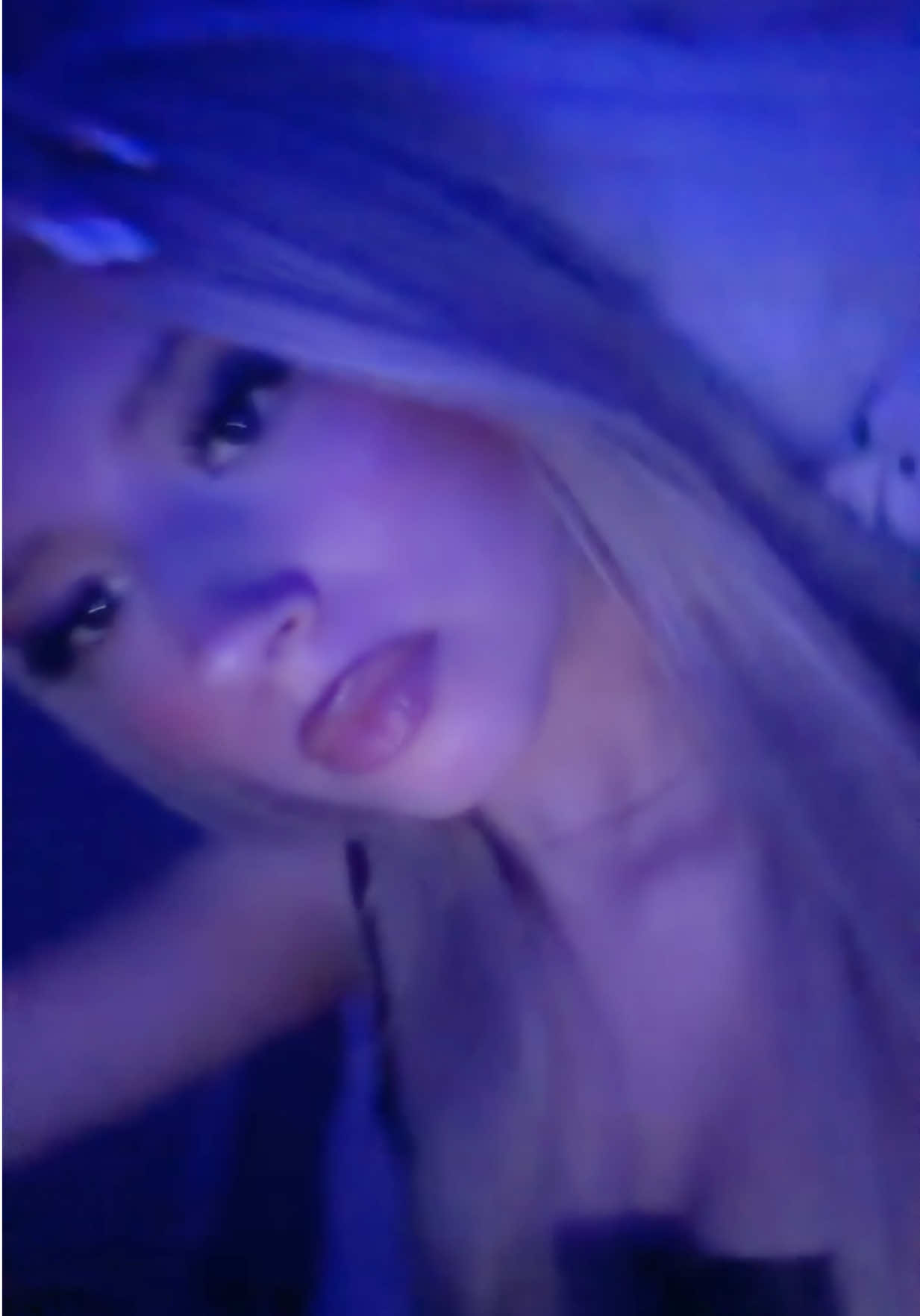 @Becca Louise 🐻ྀི