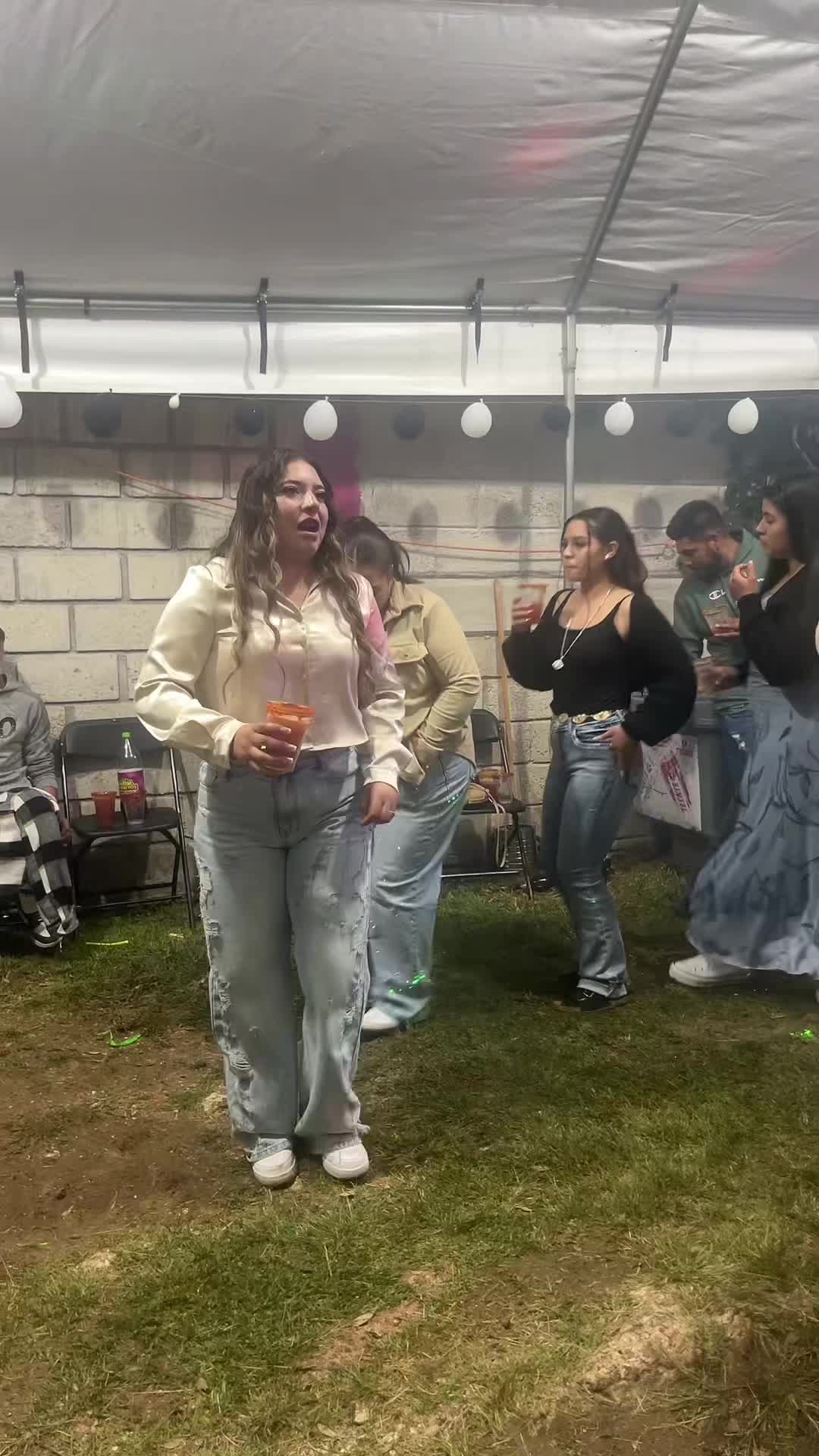 @LauUgalde