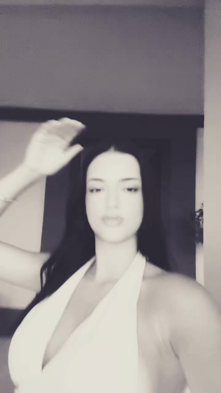 @elena_gukic