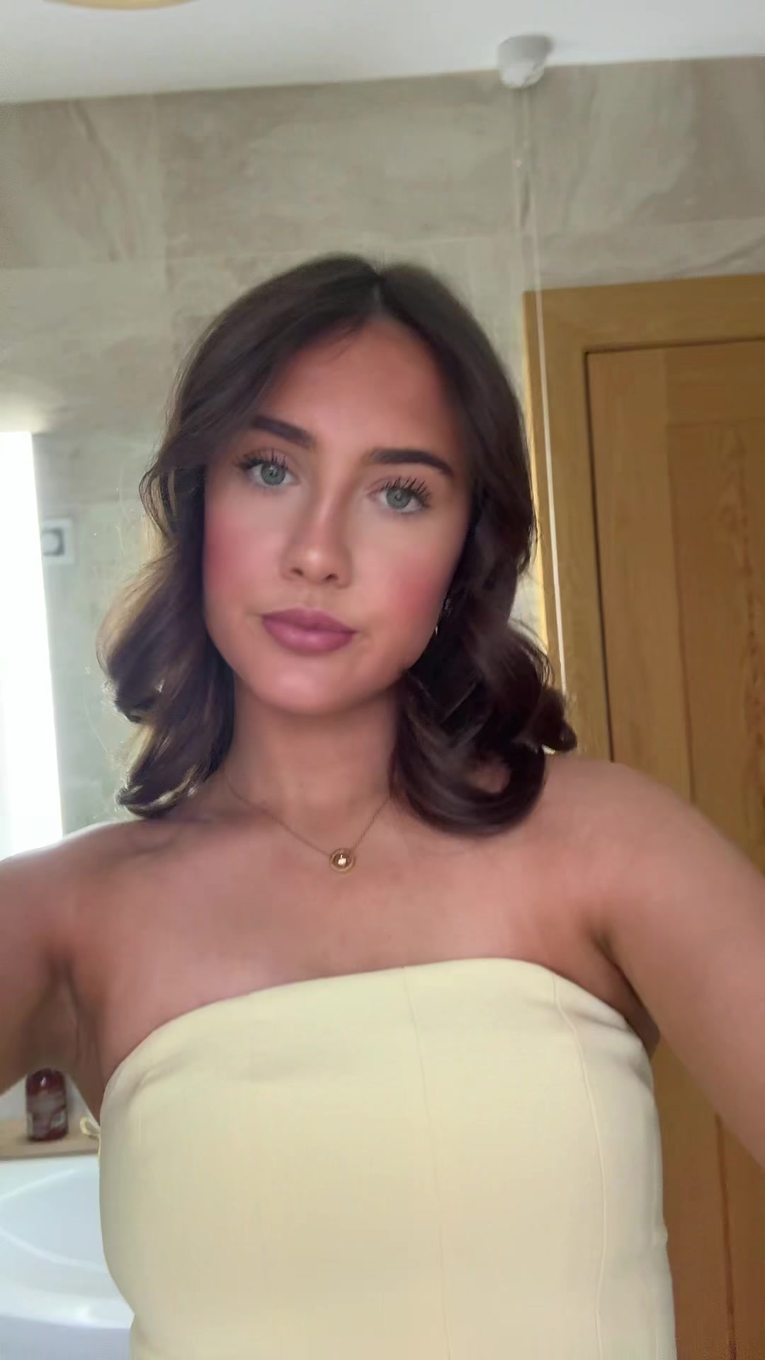 @.ainehughes