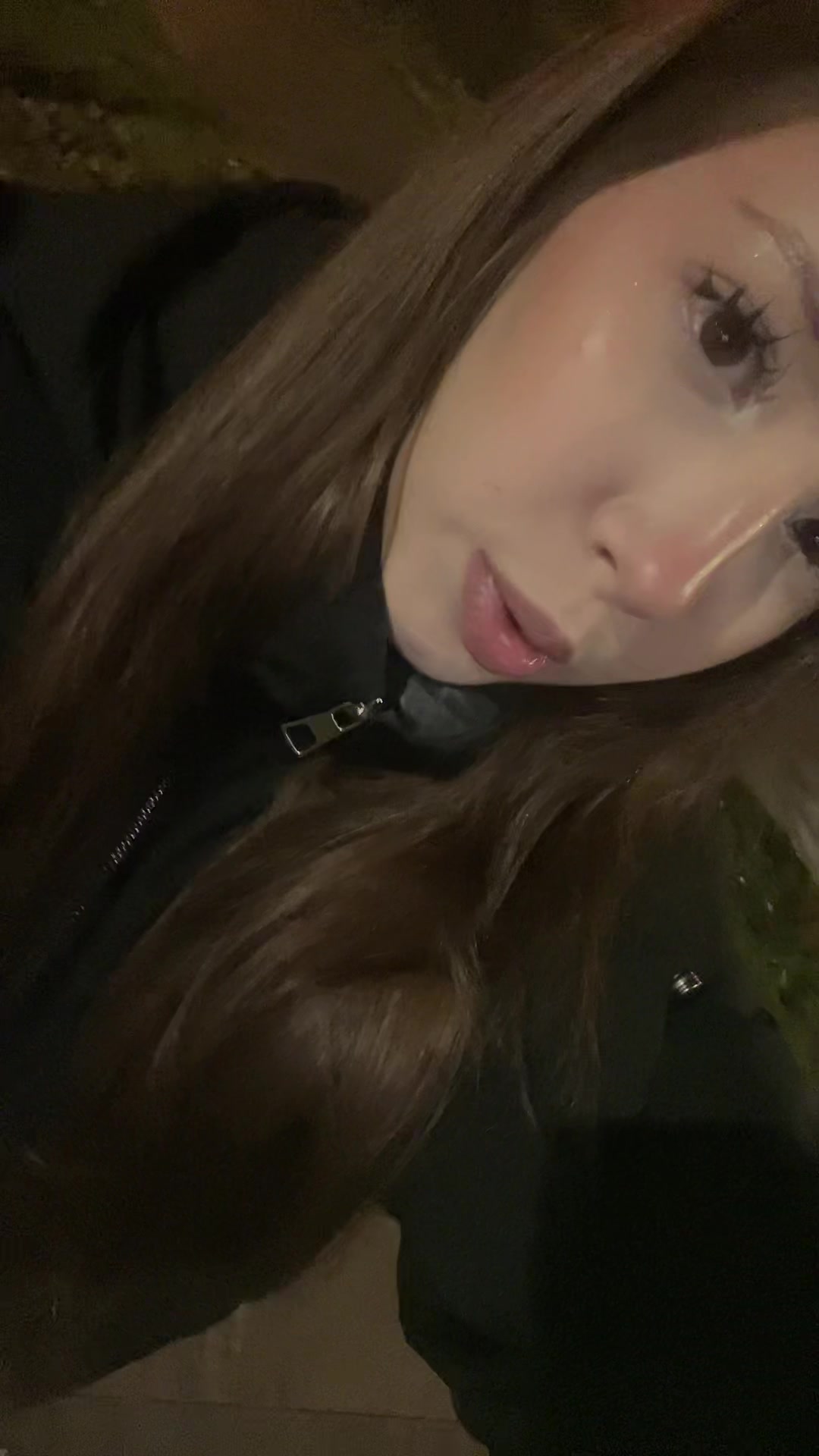 @melniqu_