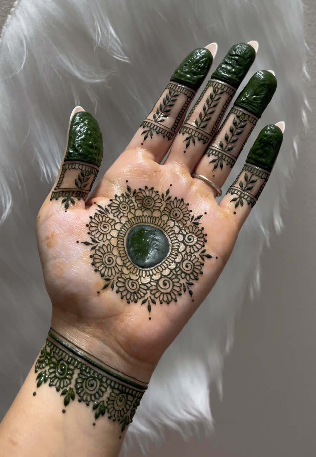 @charmsofmehandi
