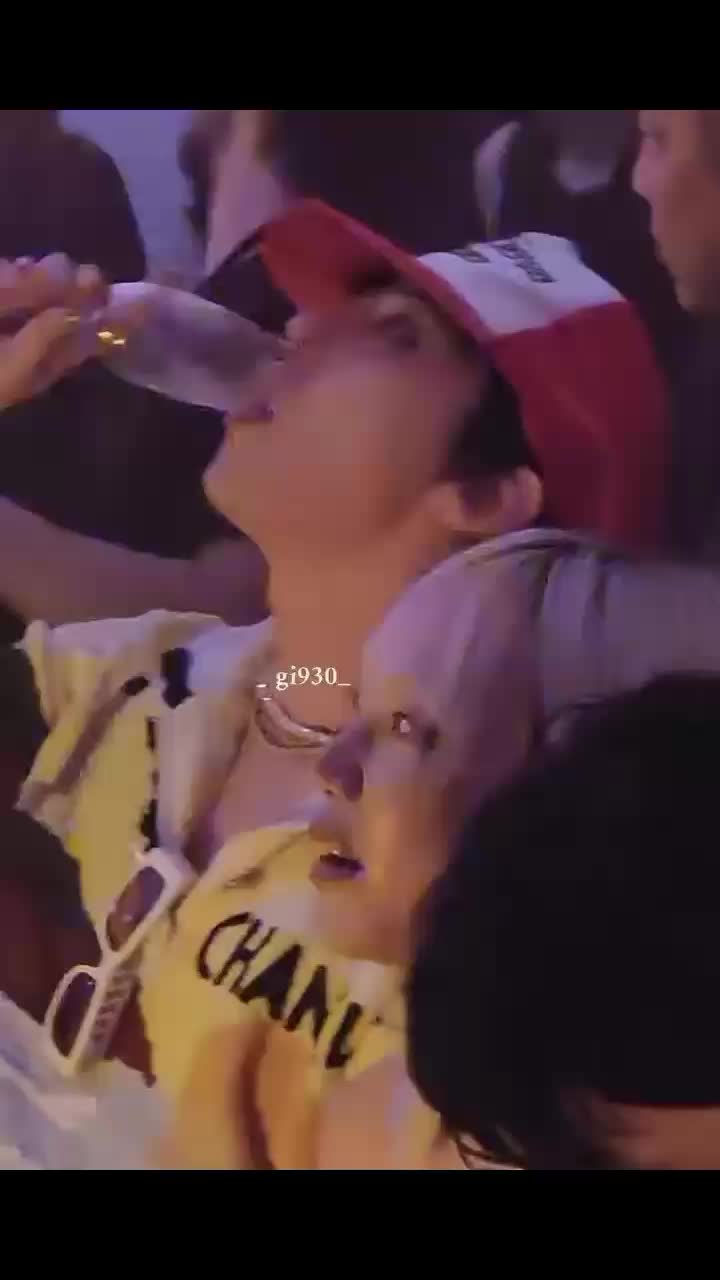 @jiyong my first love love ya