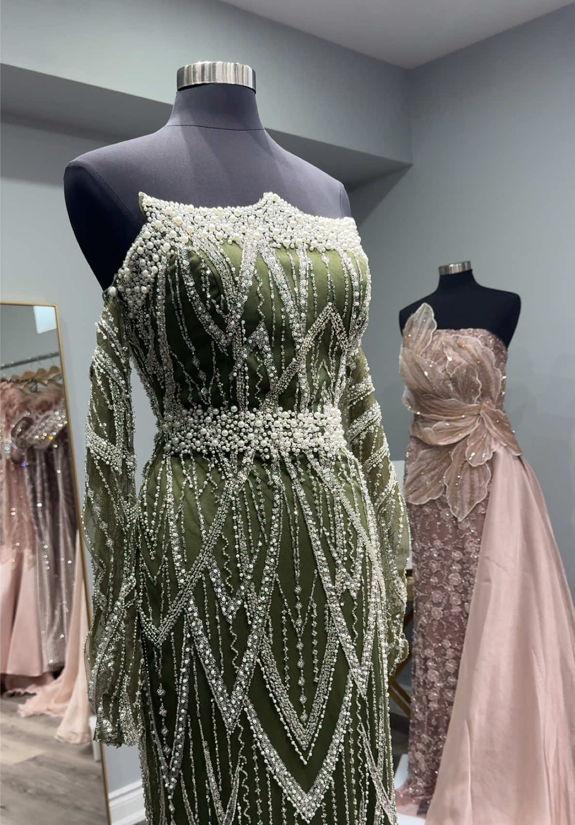 @Emerald Couture Dress Inc.