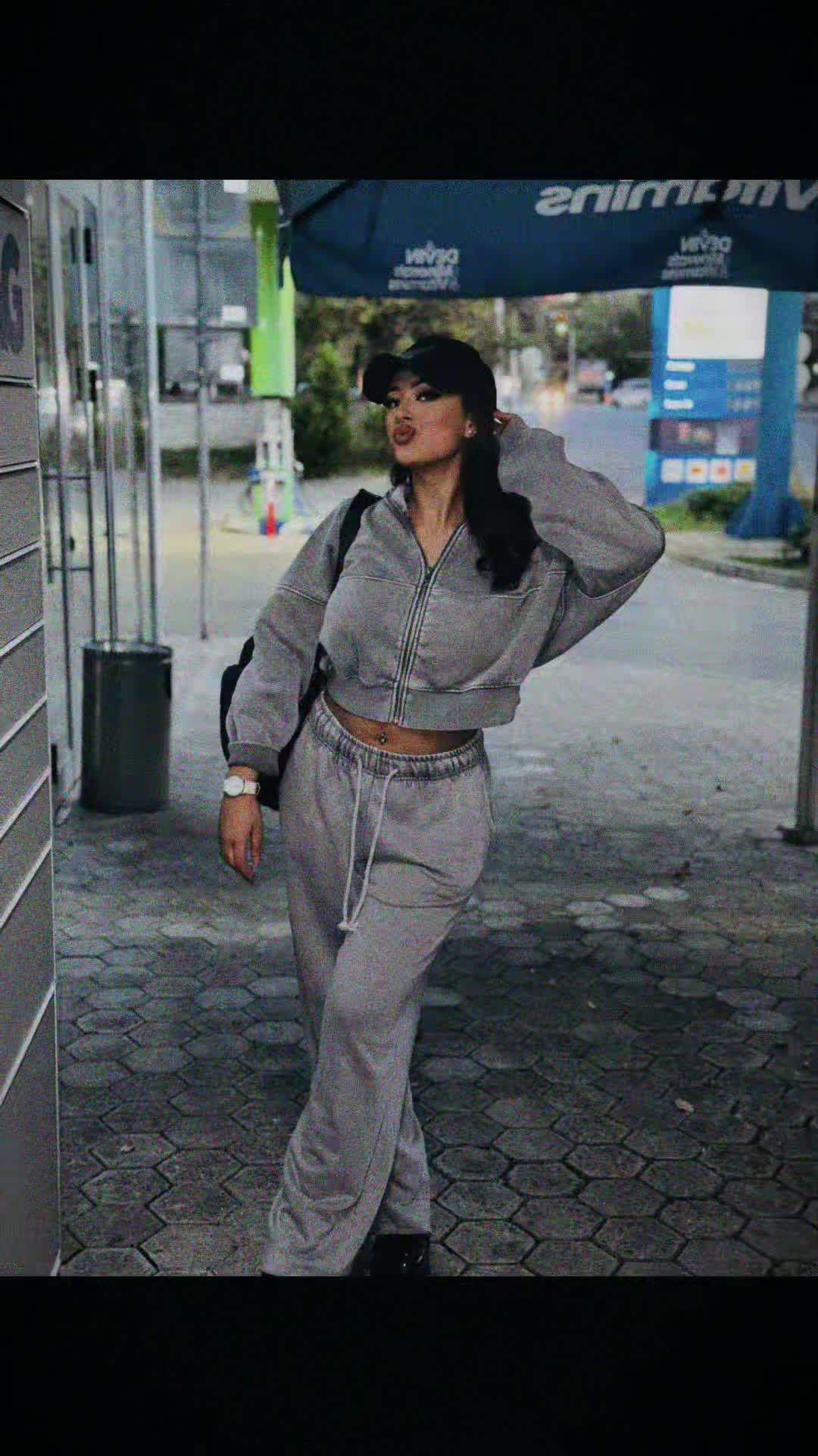@Sneji…
