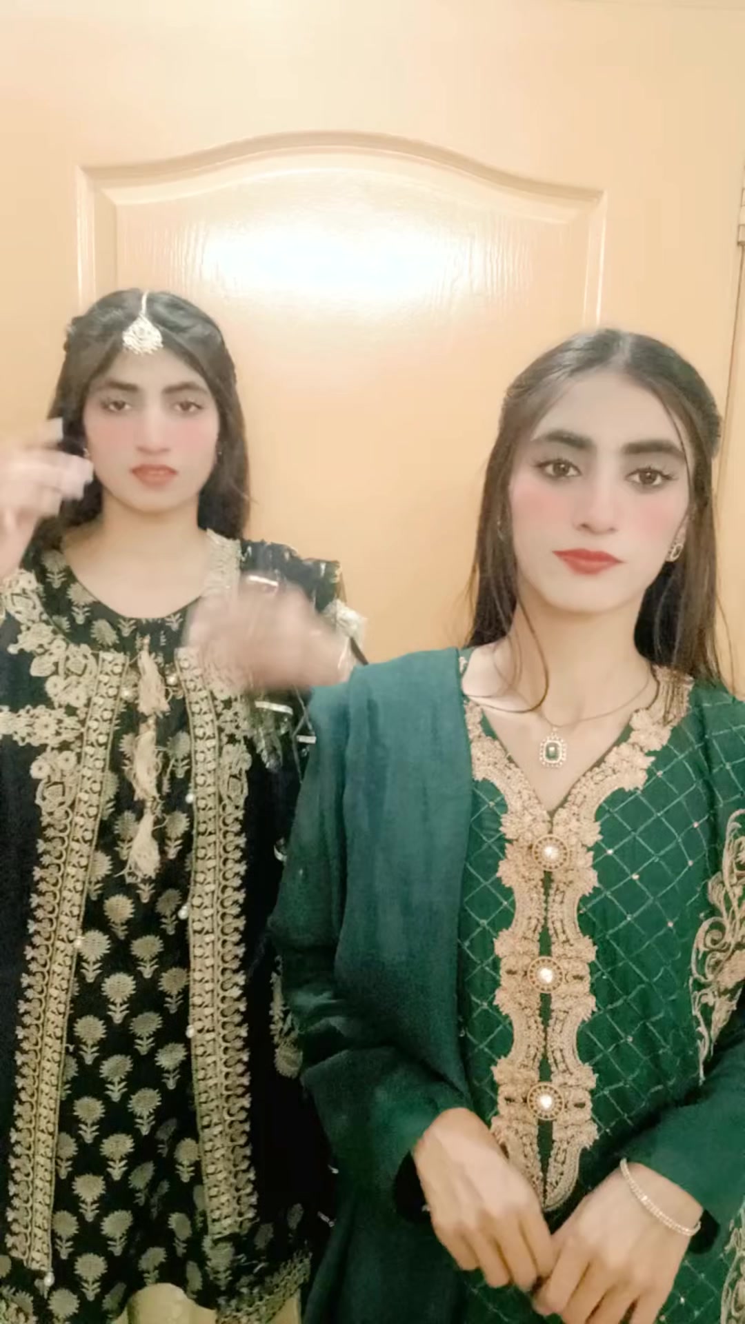 @Queen👑 Sisters💞💞