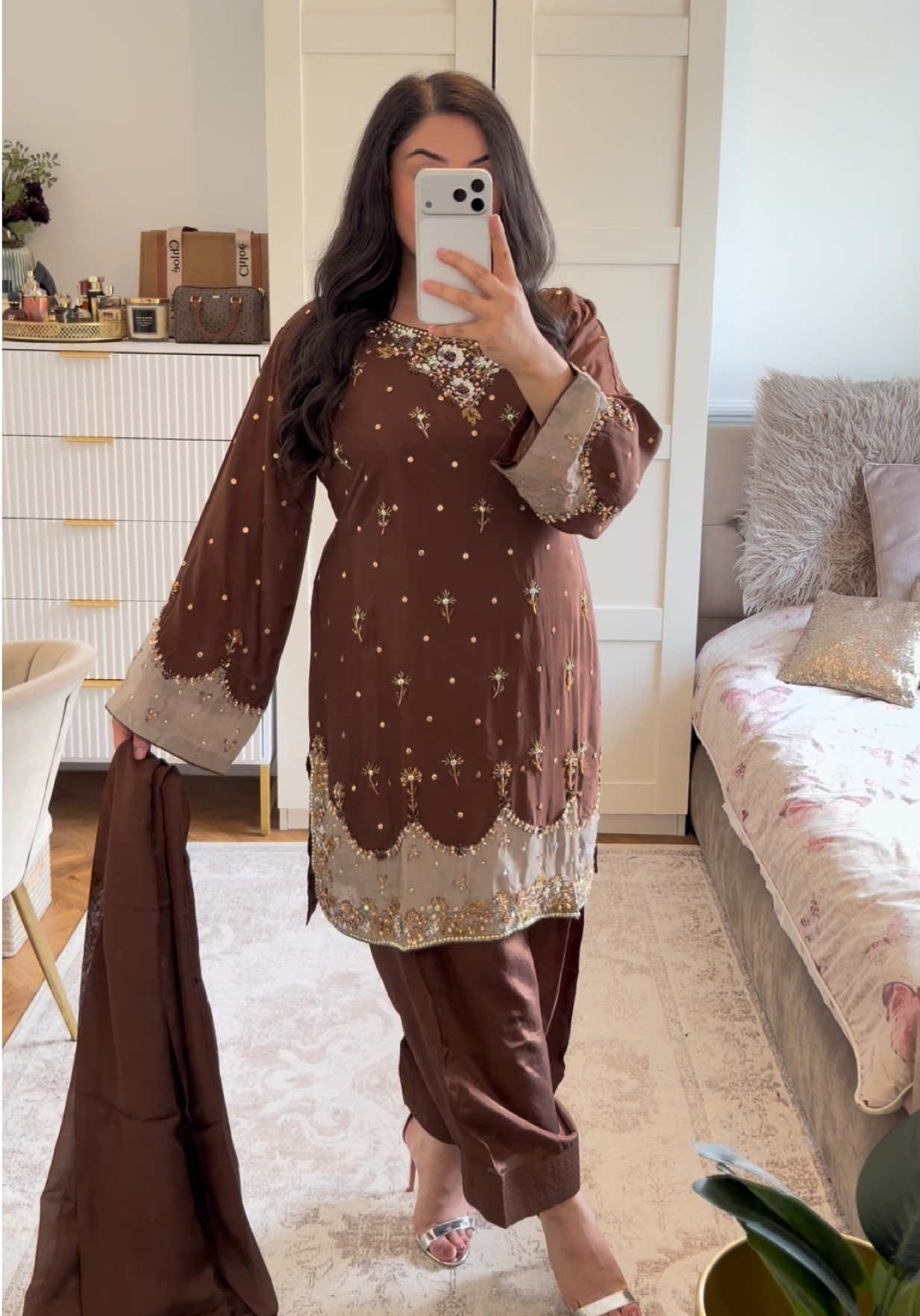 @Aina__couture