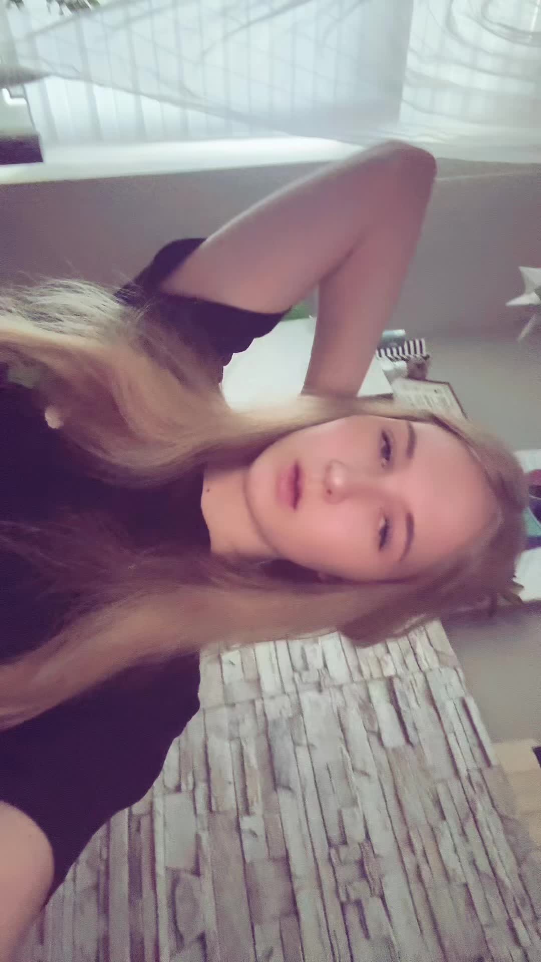 @𝒸𝒽𝒶𝓃𝓉𝒾🇵🇱