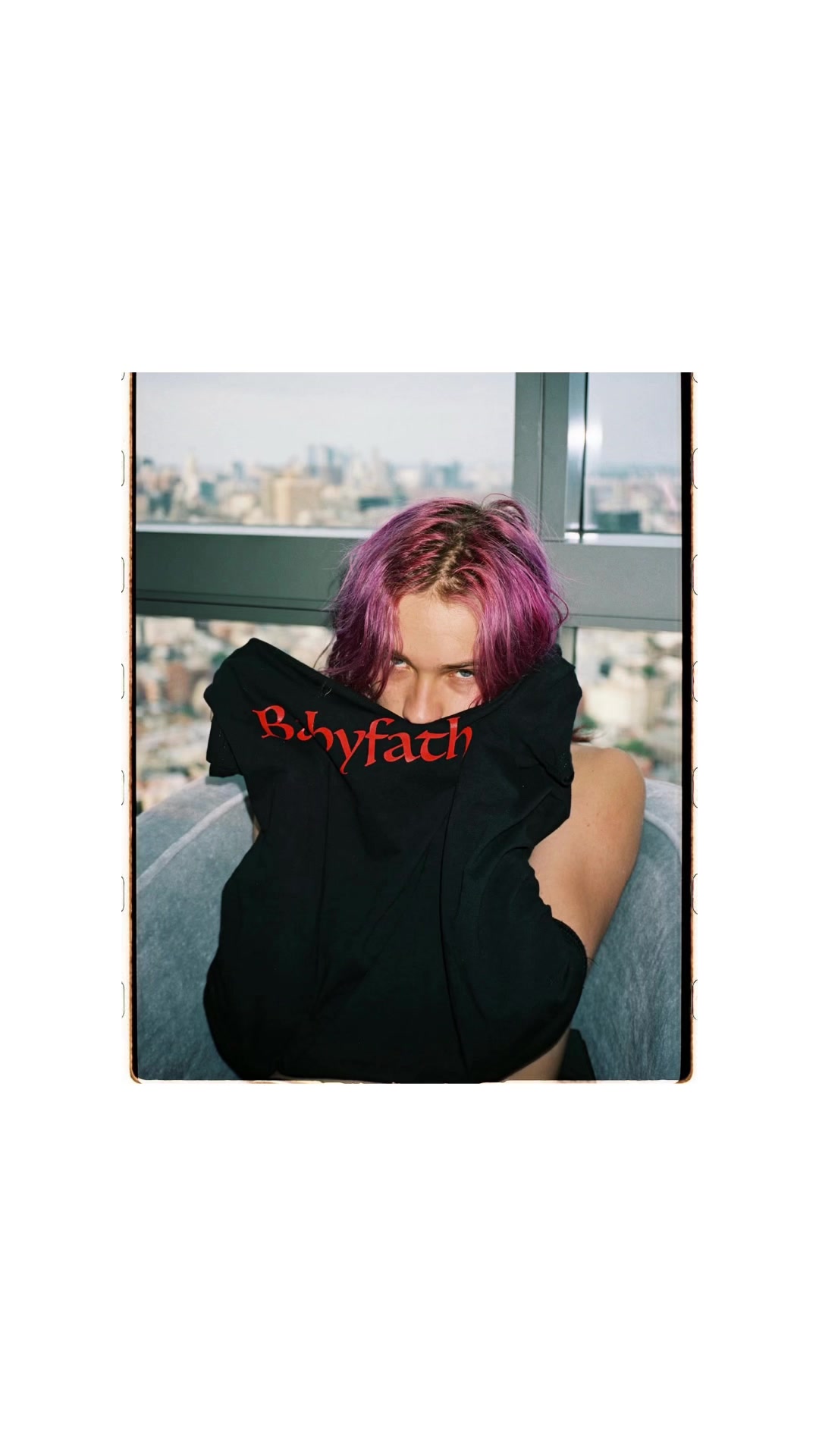 @<2