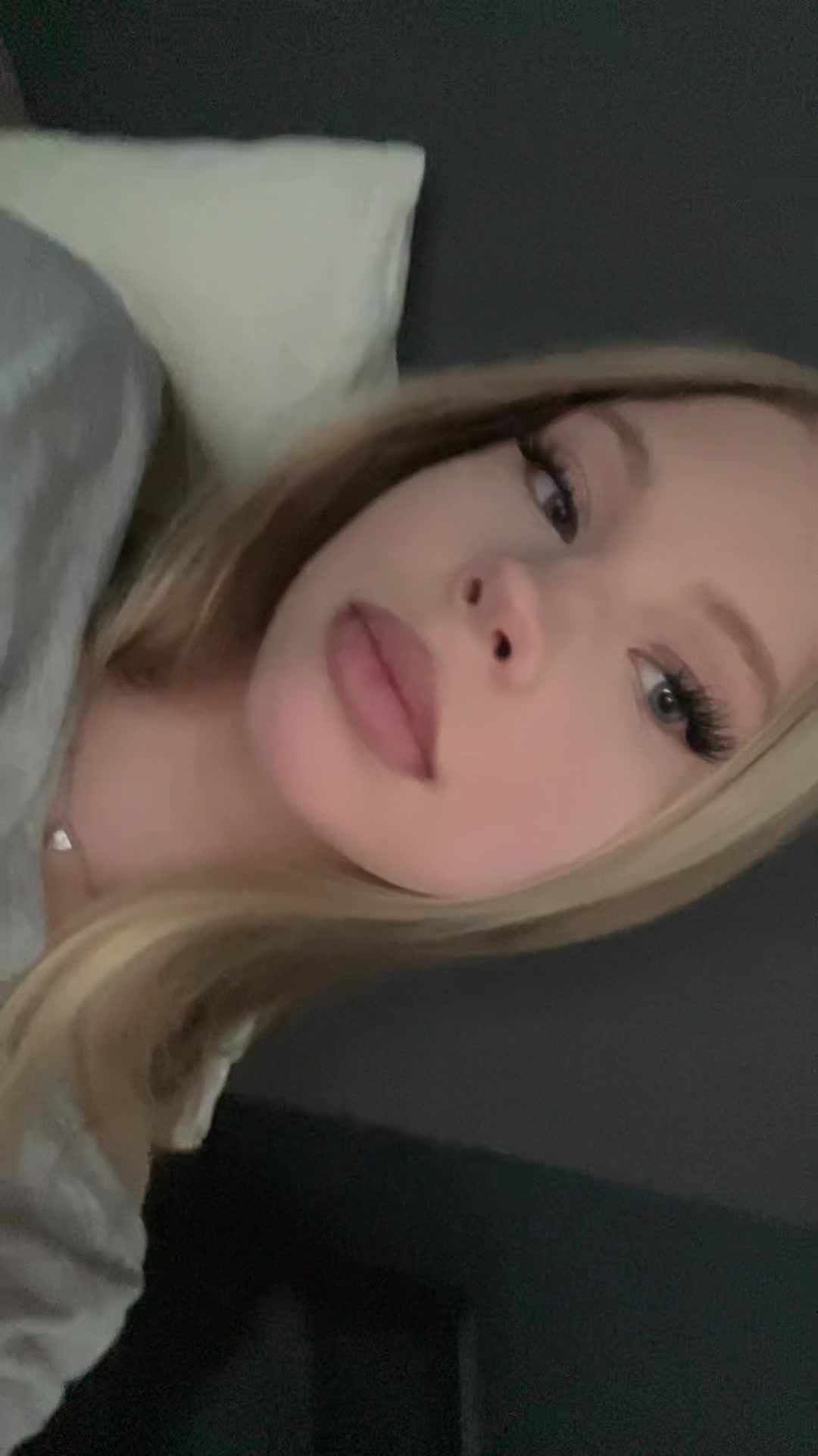 @ツ