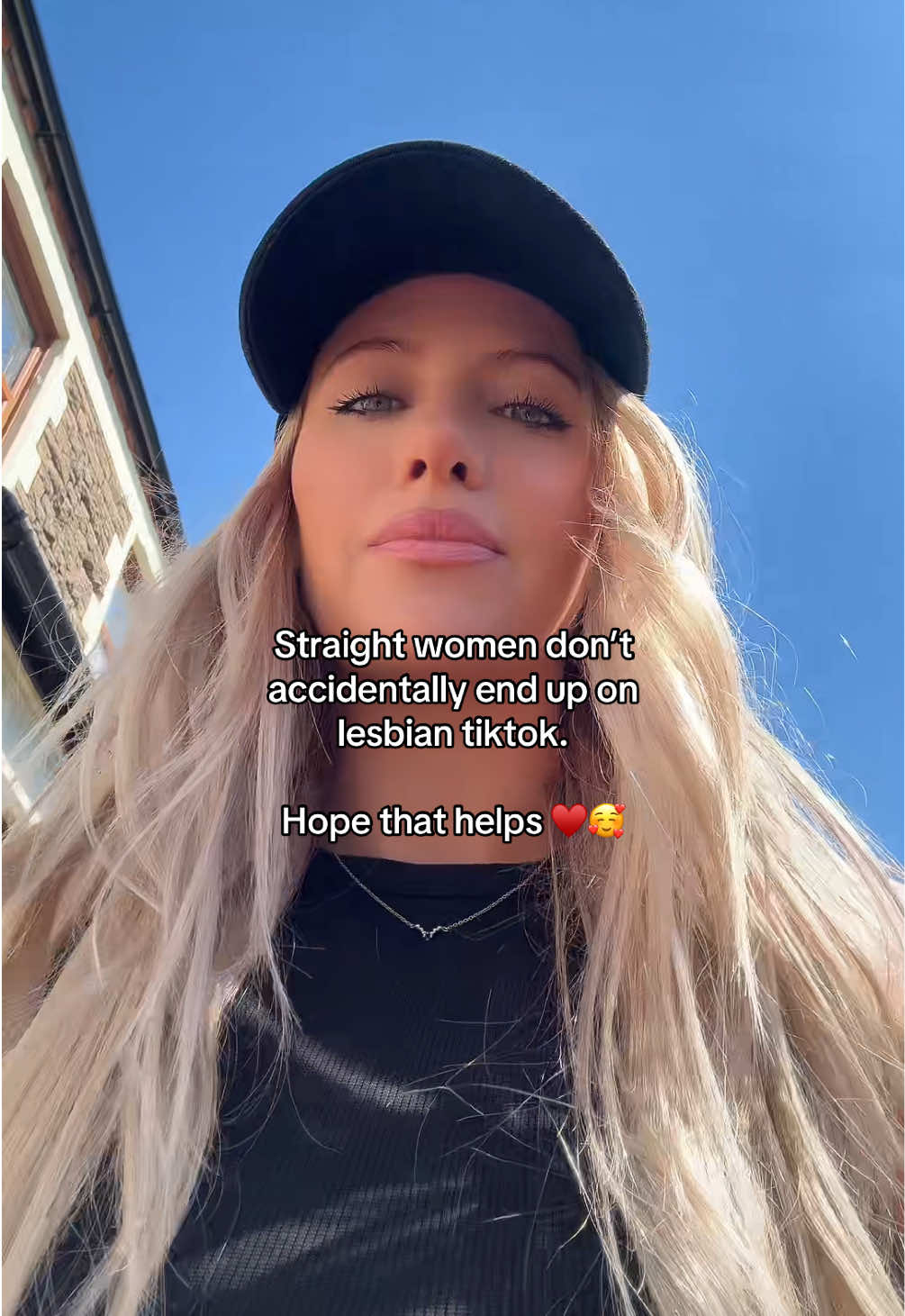 @Lisa J Evans sapphic author ⚢
