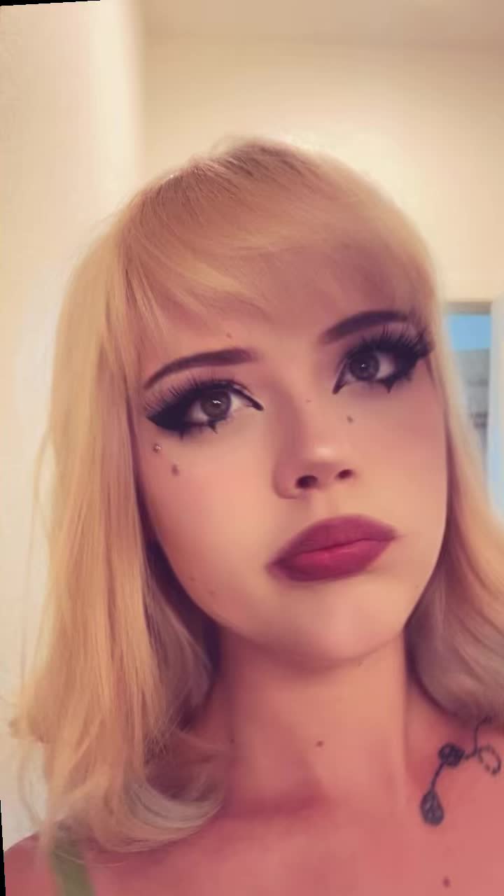 @✧・゚: *✧ emma rose ✧*:・゚✧