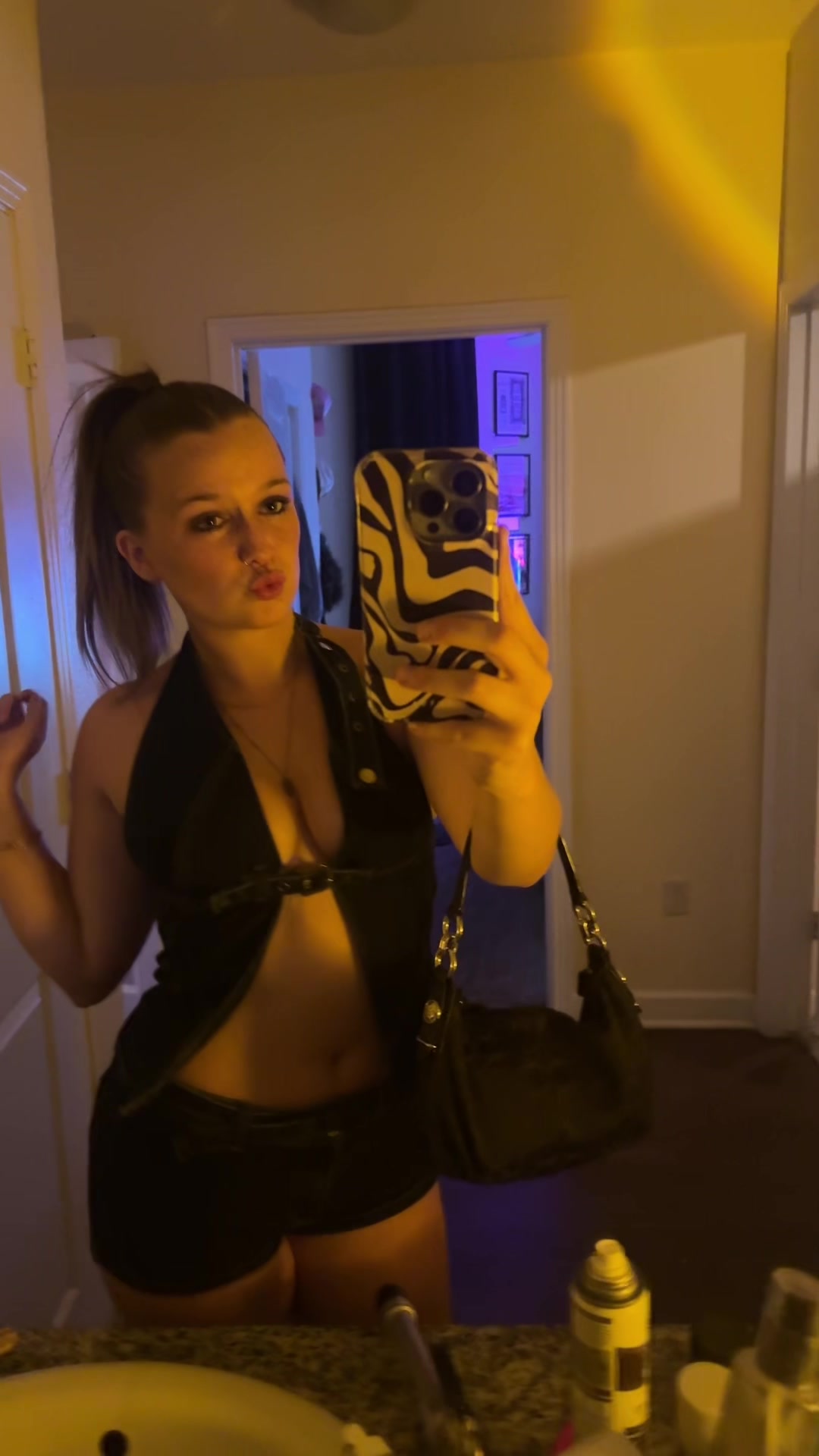 @bellacatania