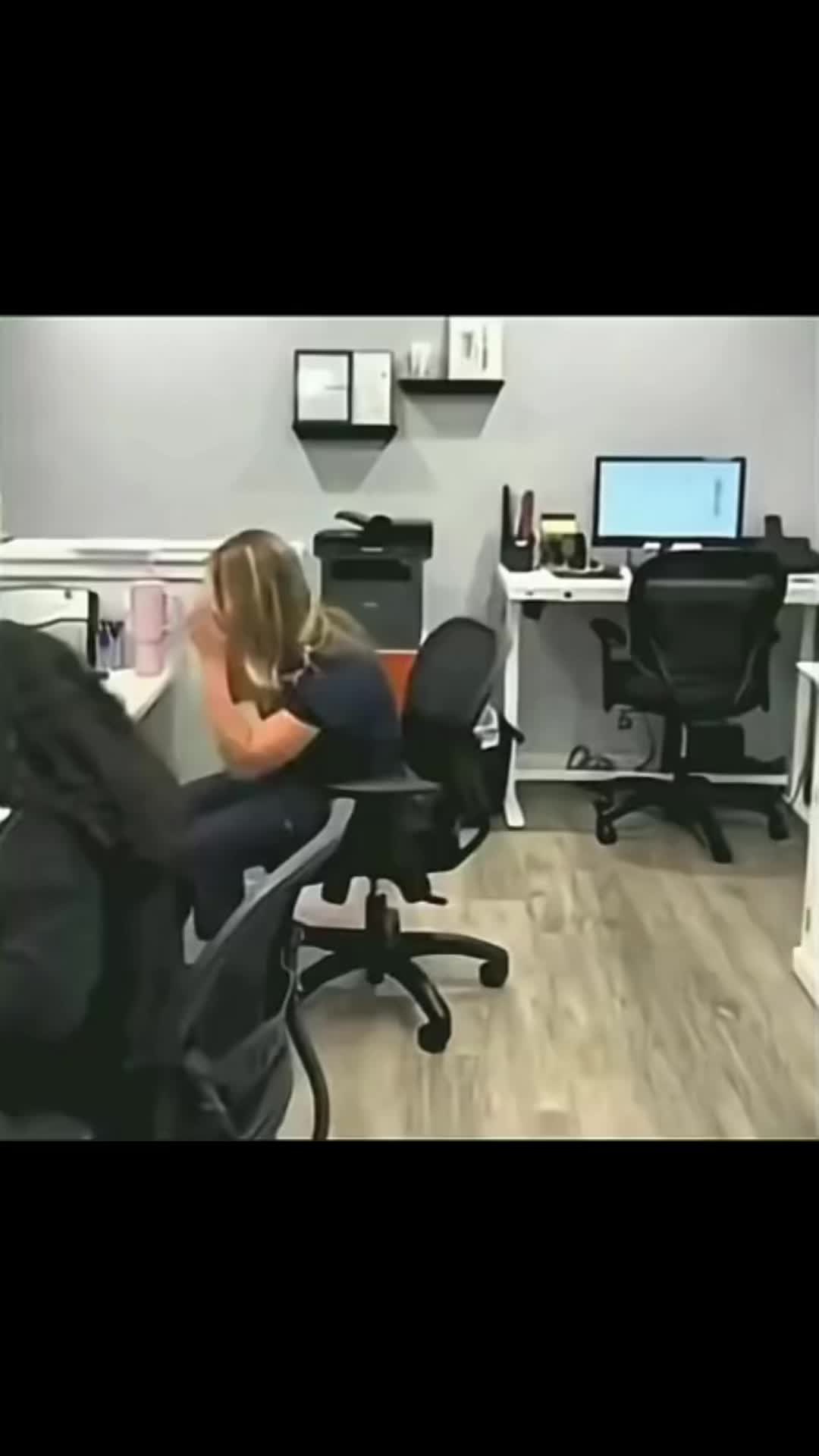 @😉