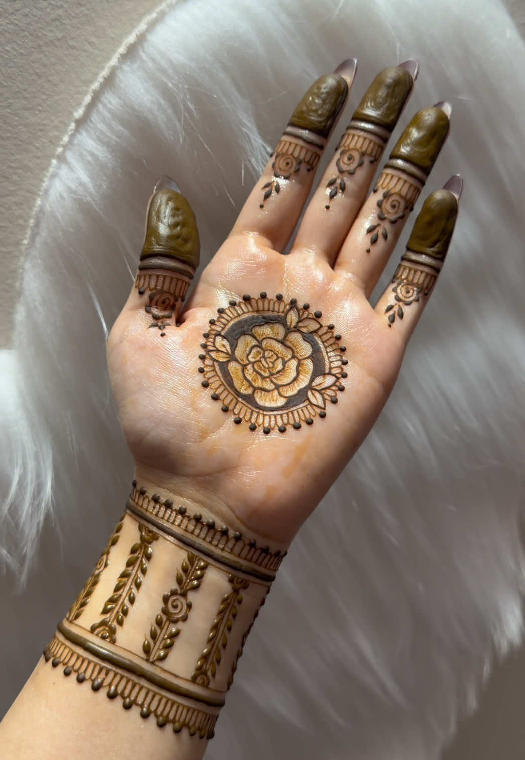 @charmsofmehandi