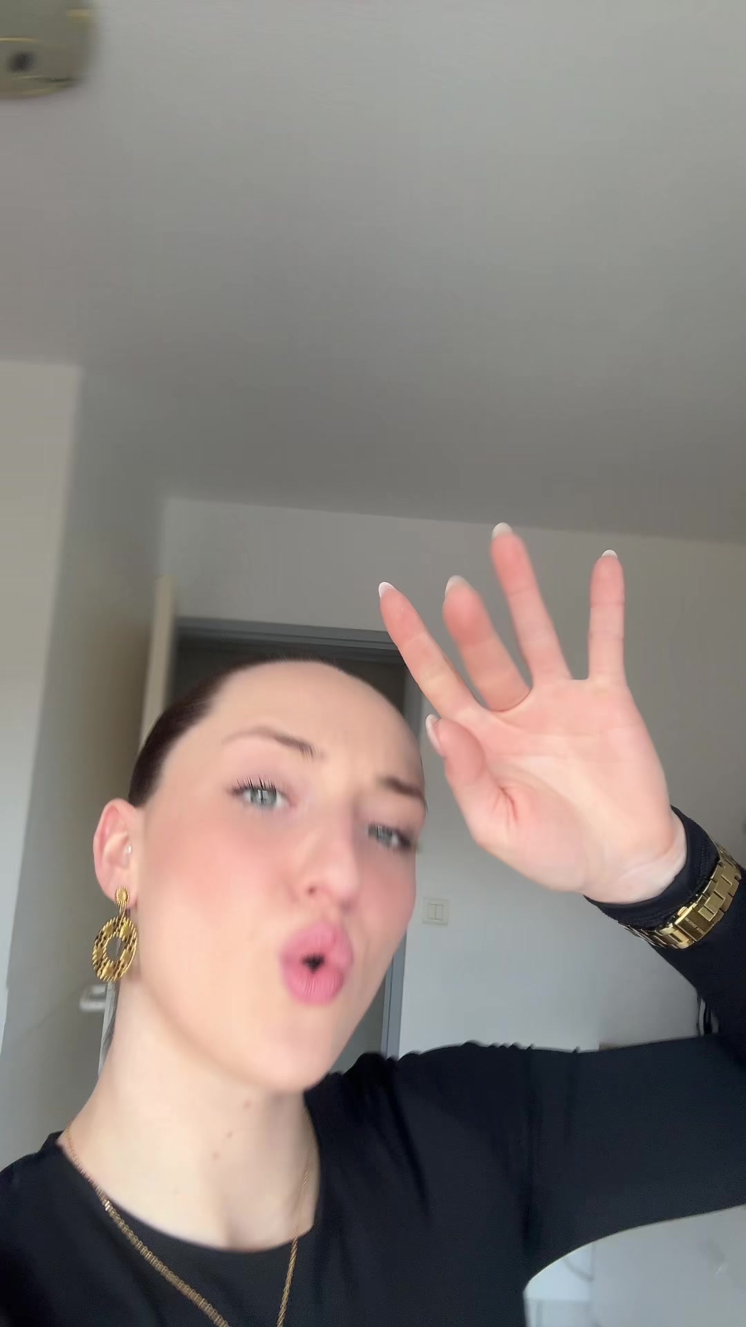 @~👩🏻~