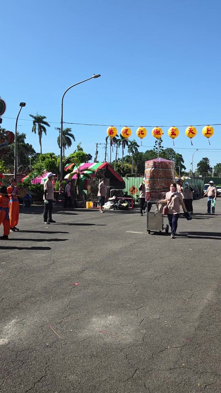 @帥哥跑廟會