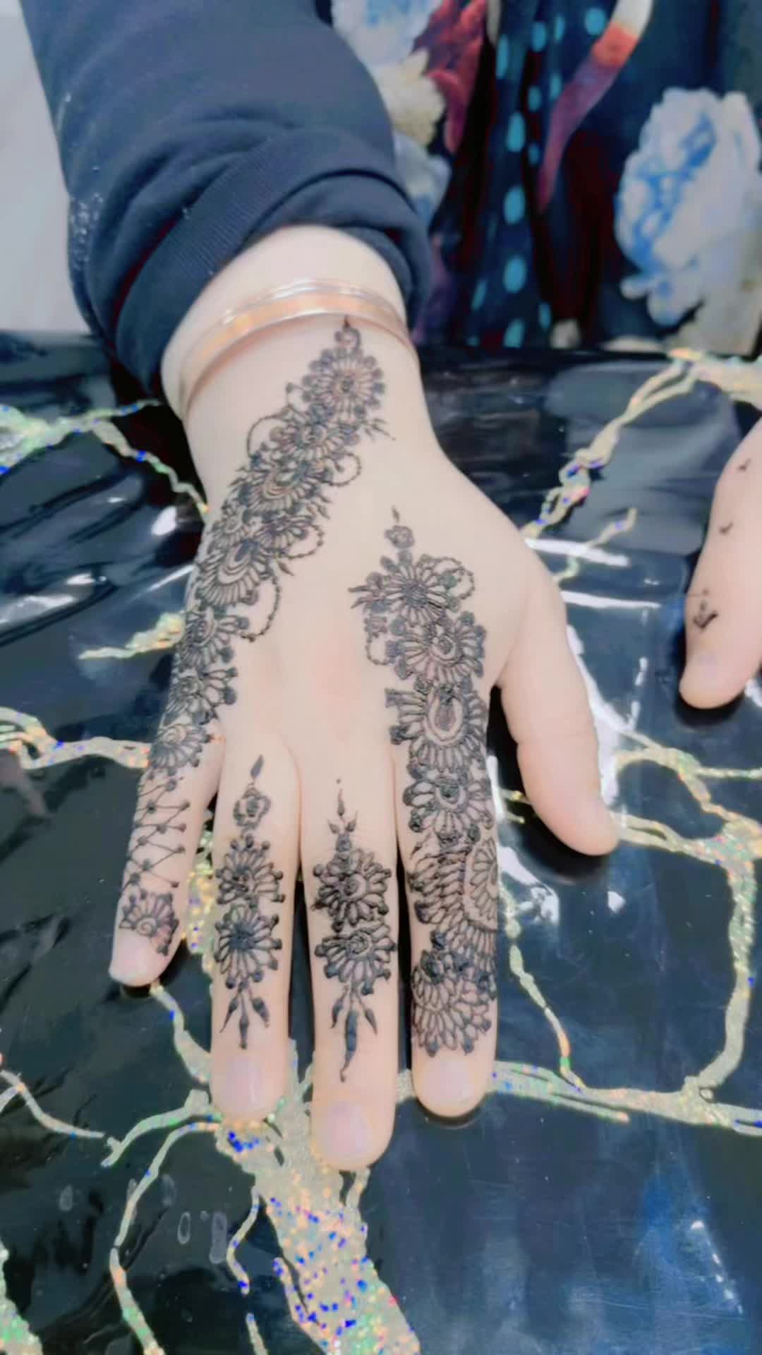 @Henna by &R