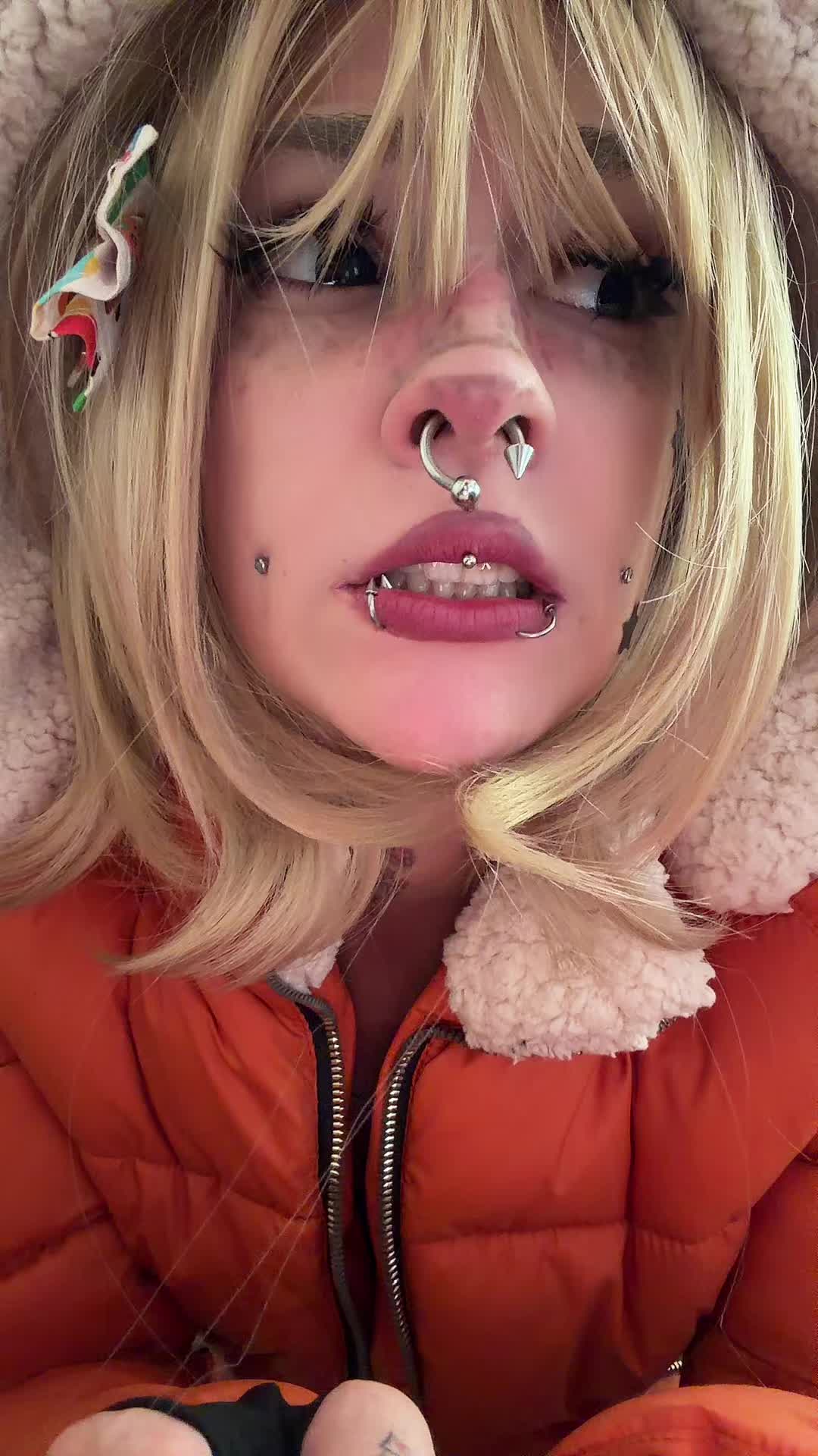 @2003kneesocks