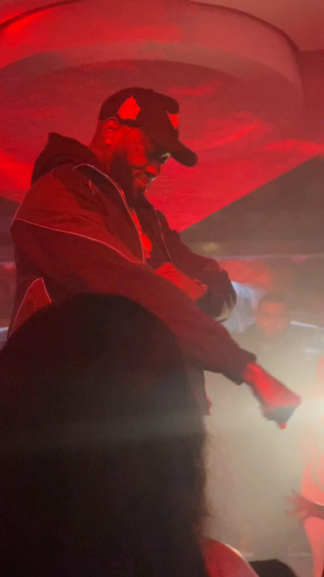 @L E E N U H