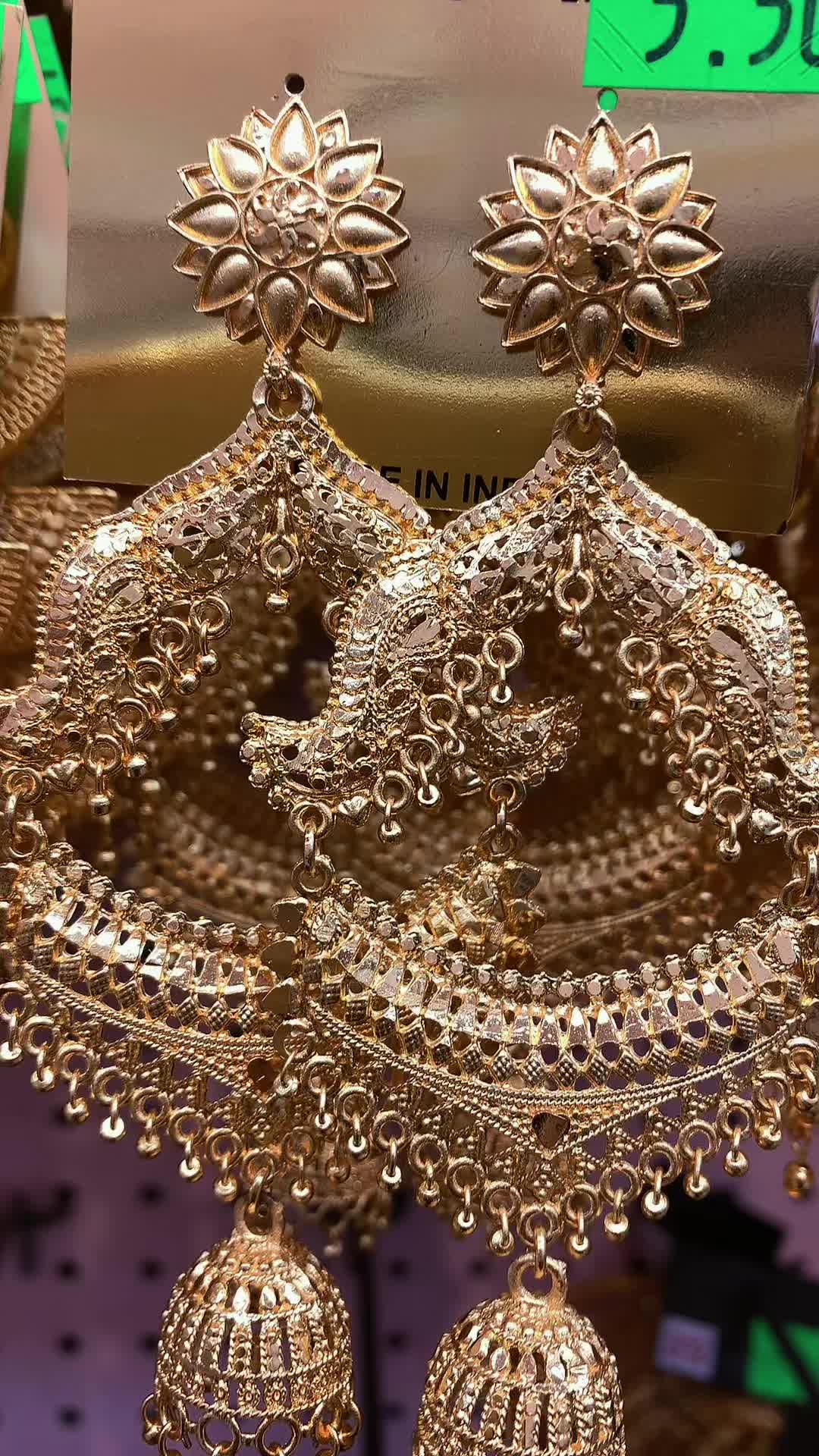 @Earrings Plaza