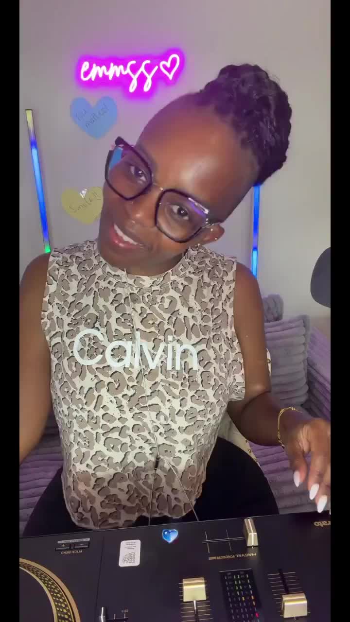 @Emmss LIVE HOST