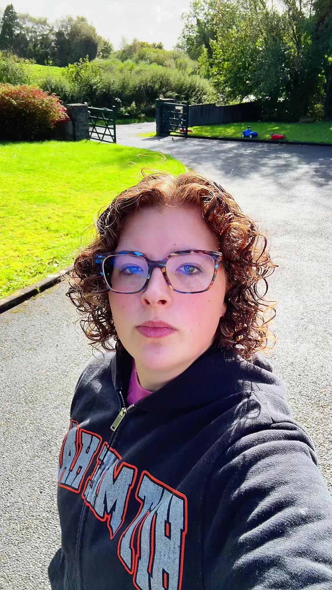 @billieful_lovexgirlinred