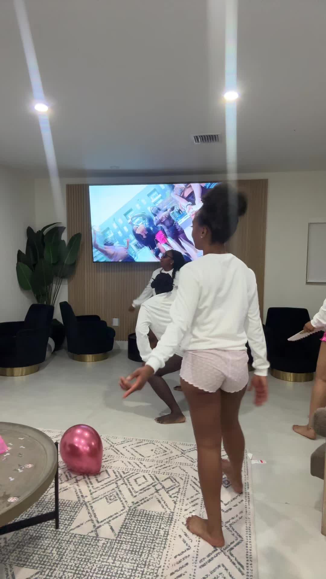 @cyrenelovette