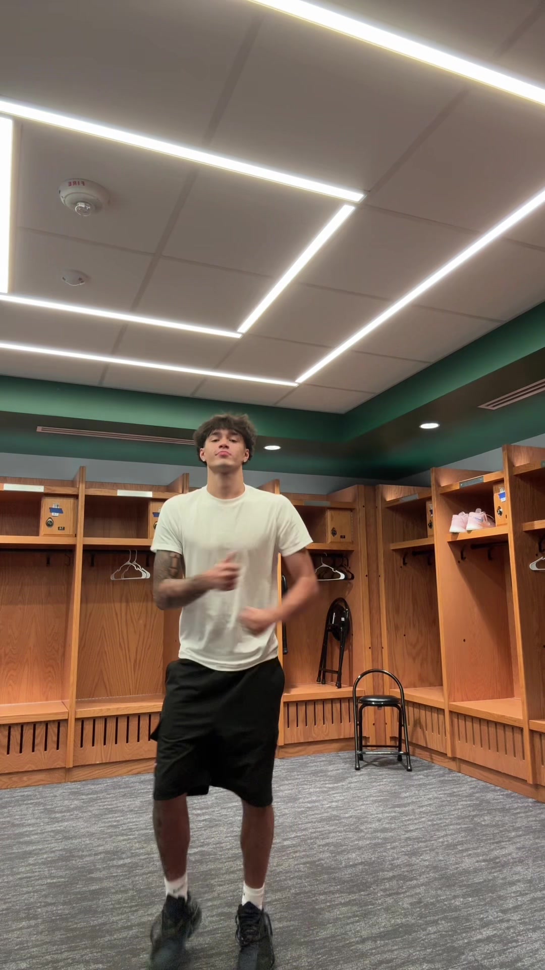 @️