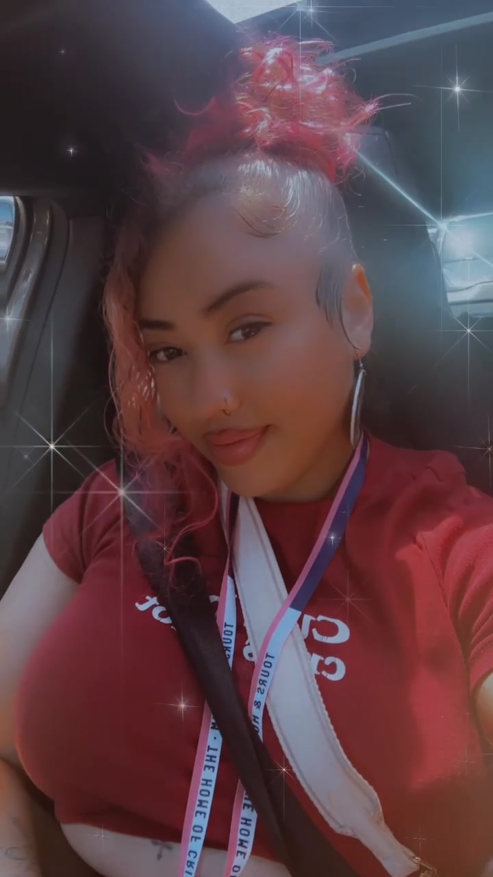 @Pinky 🩷🦄