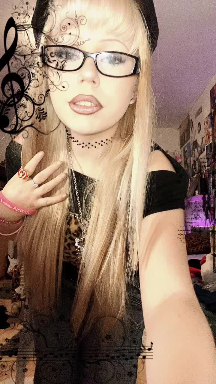 @ℬ𝒶𝓇𝒷 𝒲𝒾𝓇ℯ (💋🐆🎞️🍒)