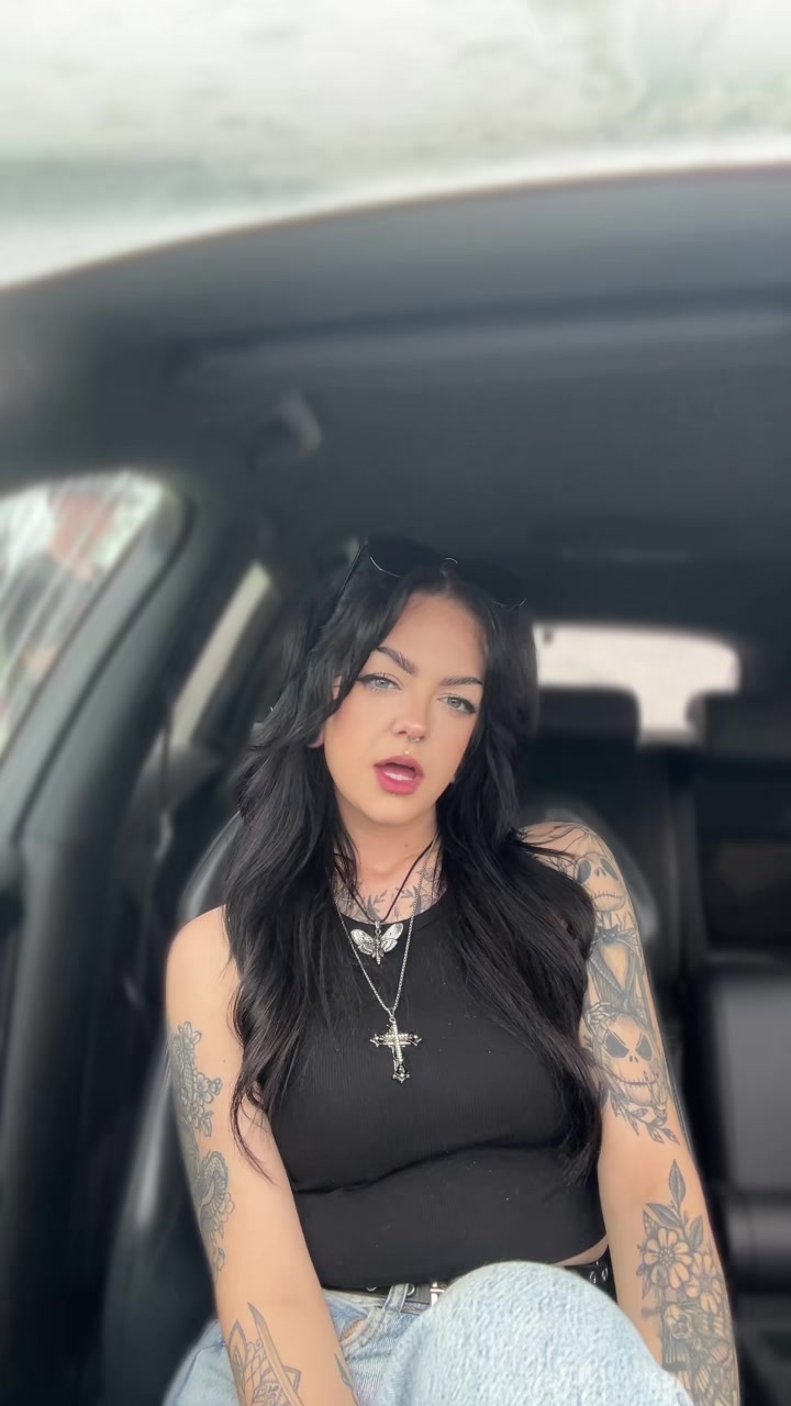 @Holly⛓️🖤