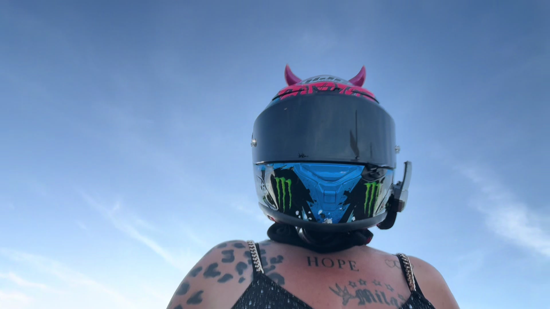 @kimi_car_bikergirl