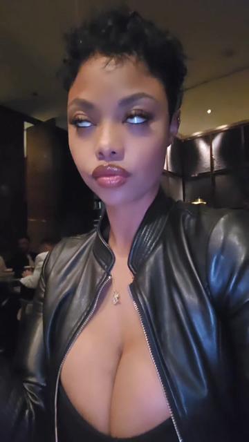 @chrissycandid