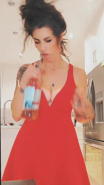 @Megan MOXX | Singer songwriter