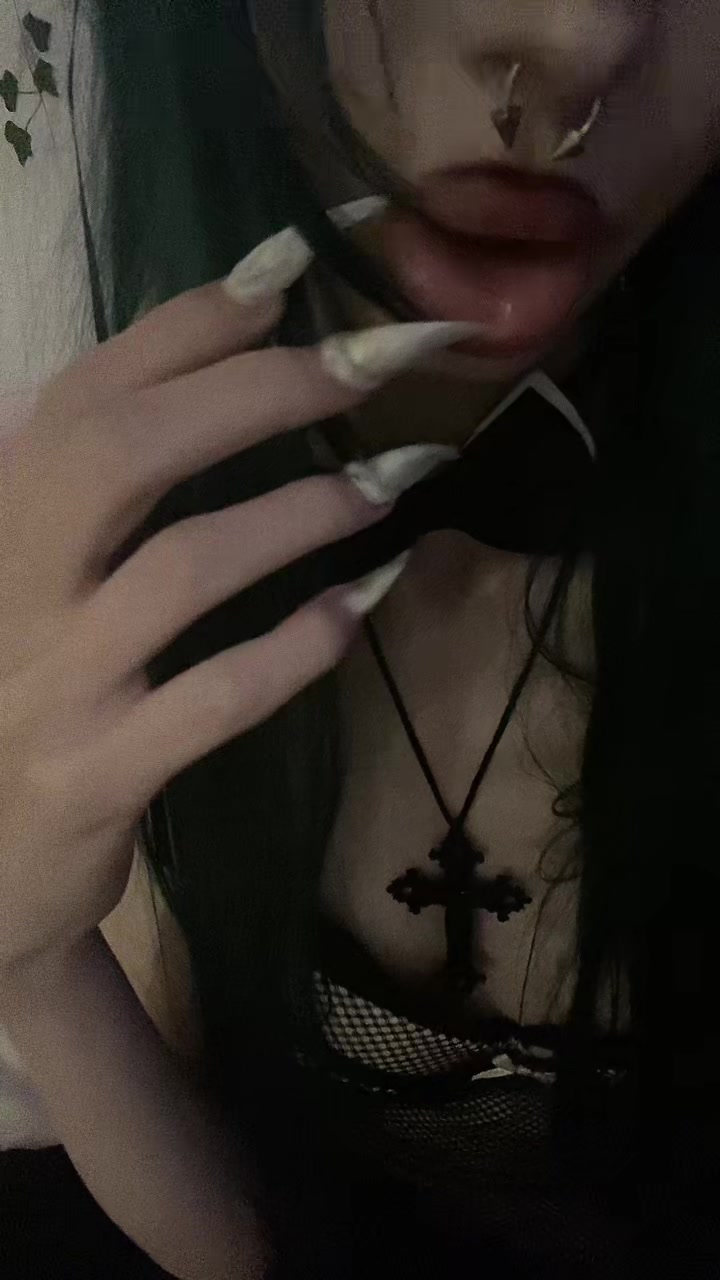 @nora valeria