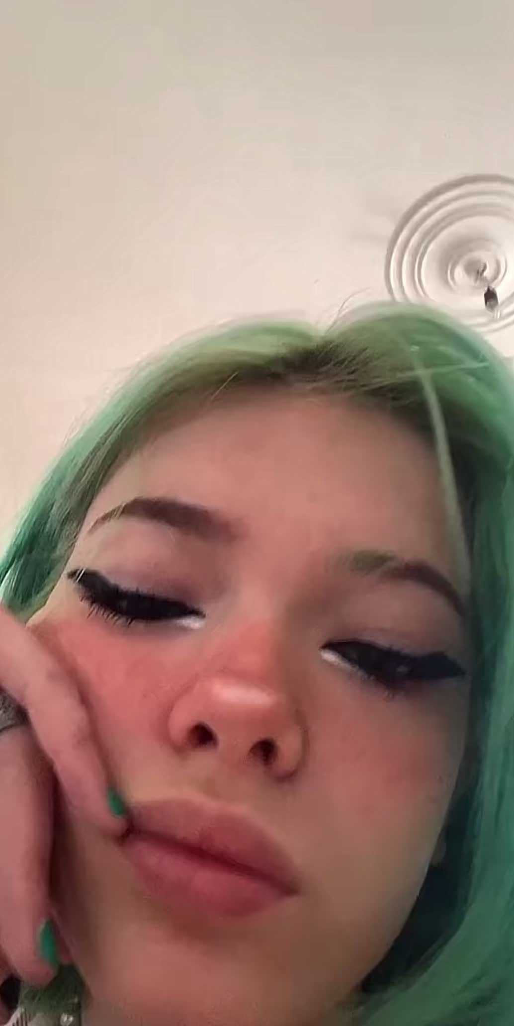 @꩜